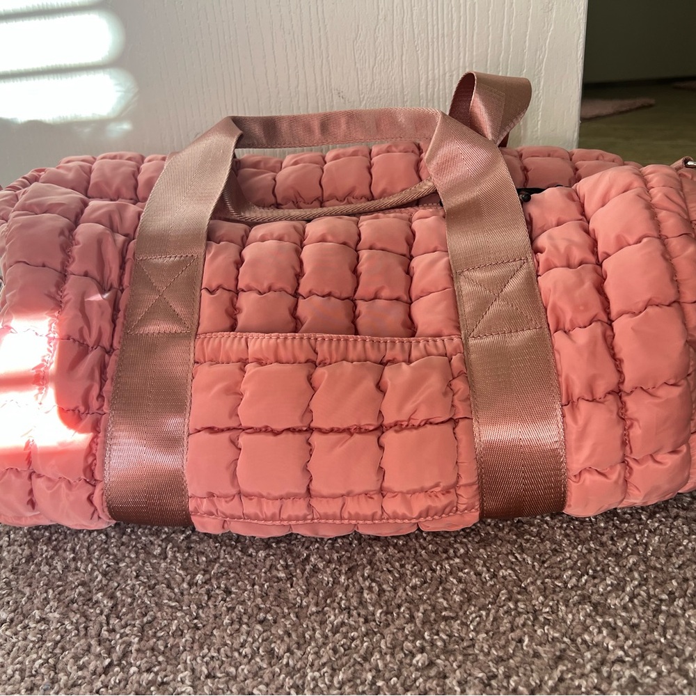 Never Used!! Coral Women’s Duffel Bag - Picture 3 of 8
